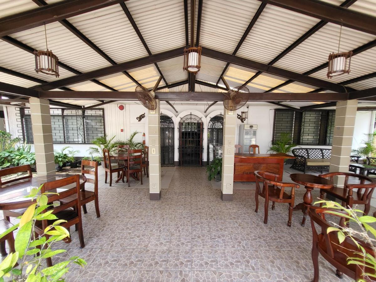 Ayahay Sa Matutina Hotel Puerto Princesa Buitenkant foto